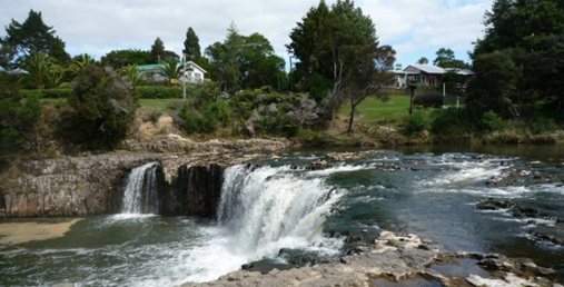 Haruru Falls