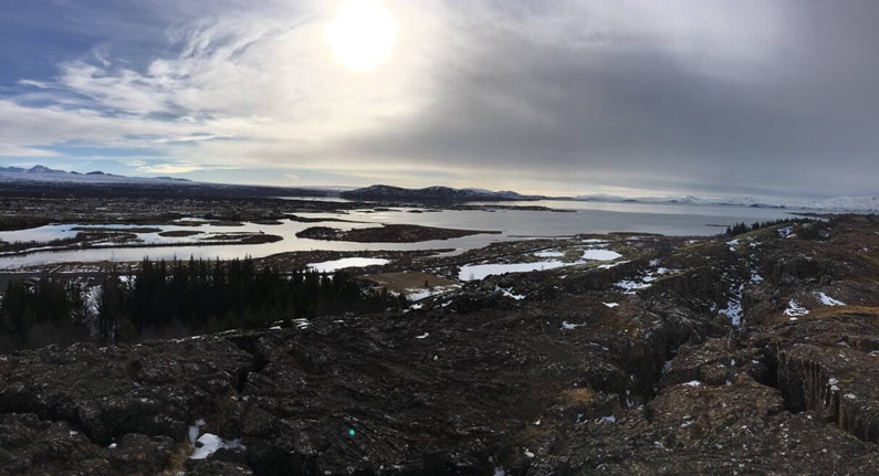 Fissured rift valley