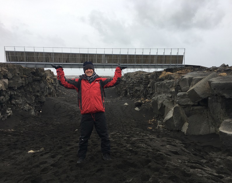 Reykjanes bridge between two cotinents